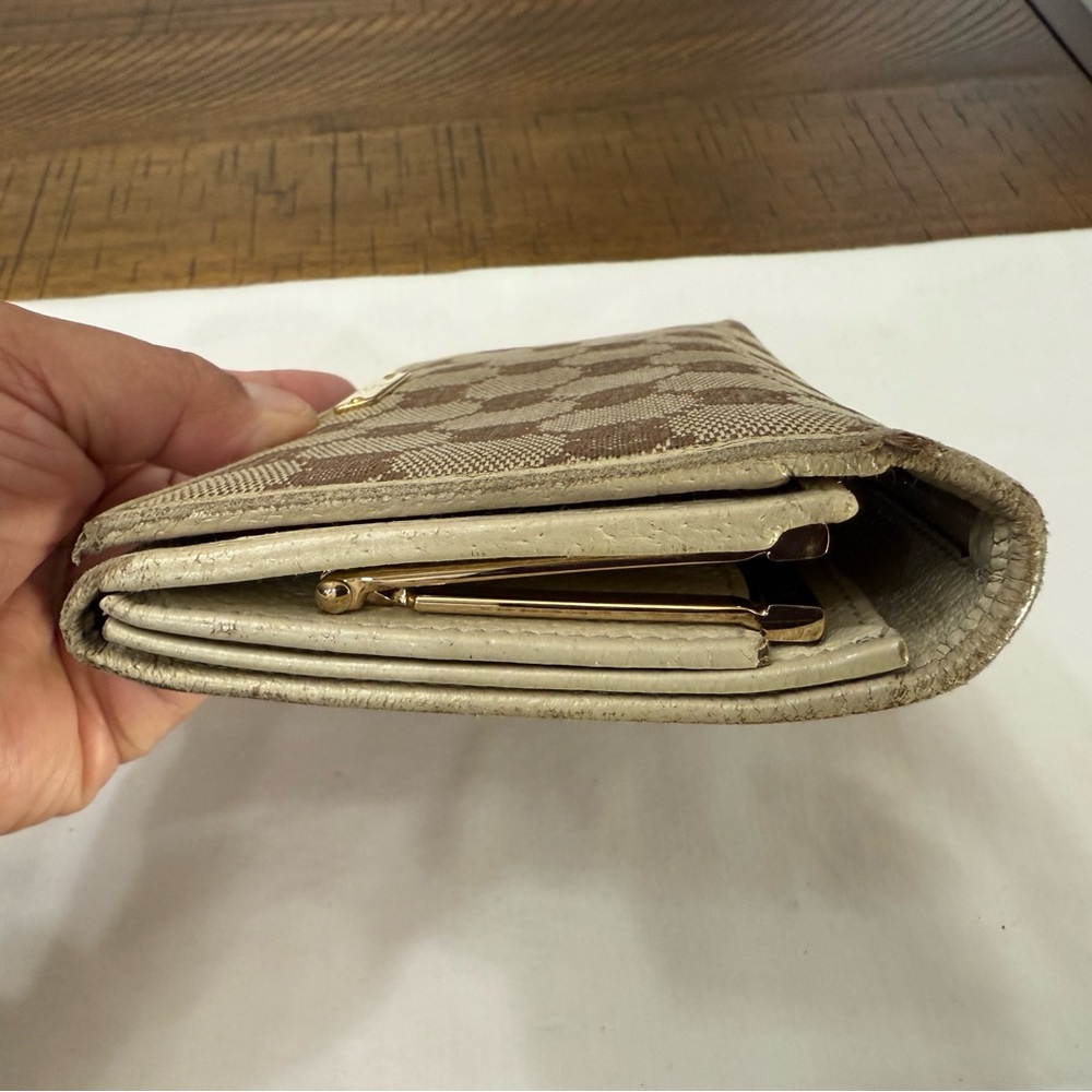 Gucci Bifold Wallet 7” X 4” - Picture 8 of 10